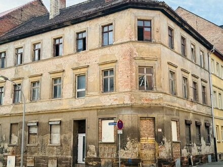 unsaniertes Mehrfamiienhaus mit 6 Wohnungen zu verkaufen