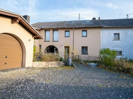 Renoviertes Einfamilienhaus mit Ausbau-Nebengebäude