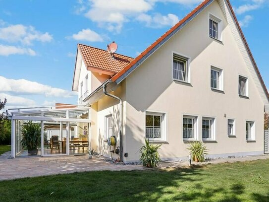 Gepflegtes Einfamilienhaus mit Doppelgarage in ruhiger Wohnlage von Oettingen!
