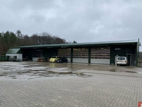 Isolierte Halle Werkstatt für LKWs, Bus und Landtechnik mit TÜV-Station