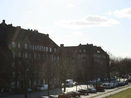 Altbauwohnung mit Blick aufs Wasser in zentraler Lage!