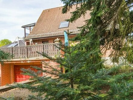 Einfamilienhaus auf teilbarem Grundstück mit Stellplatz, Garage, Balkon und Terrasse in bester Lage von Berlin-Mahlsdor…