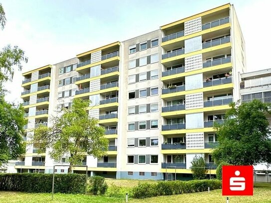 Mit Blick ins Grüne: 2-Zimmer Wohnung mit Balkon, TG-Stellplatz und Haus-Wellness!