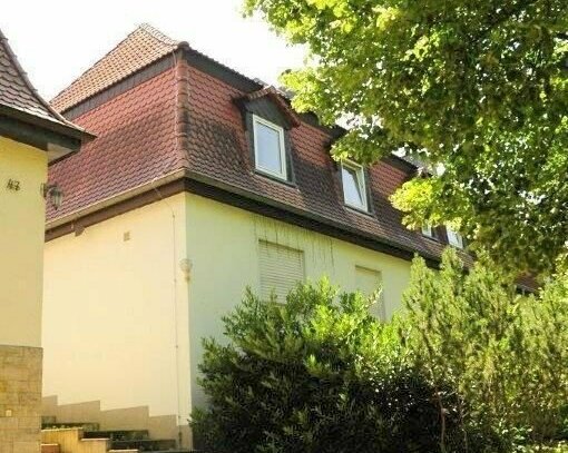 Große, solide Doppelhaushälfte, mit Wintergarten und Doppelgarage, in Naumburg / Saale zu verkaufen