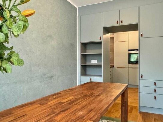 LUXUS TRIFFT SIXTIES - Hochwertig modernisierte 5-Zimmer-Wohnung in Nymphenburger Ambiente