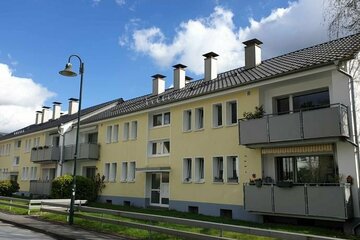 Helle und freundliche Wohnung mit Sonnenbalkon und großer Garage! Rösrath-Zentrum!