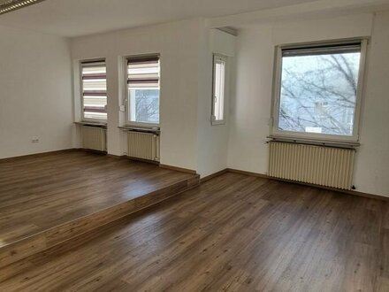 4-Zimmer-Wohnung ca. 100 qm in Bahnhofsnähe zu vermieten, 2. OG