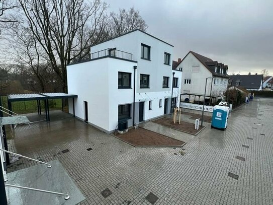 Fußläufig in die Innenstadt: helle und großzügige Doppelhaushälfte mit Garten und Dachterrasse