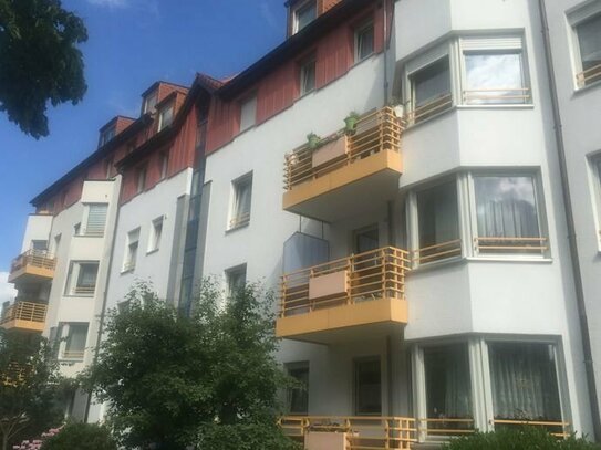 Blick ins Grüne: Helle 2-Zimmer-Wohnung mit Balkon und TG Stellplatz!!!