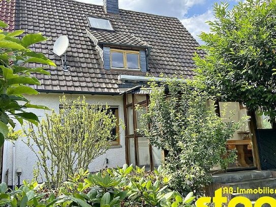 HAUS MIT GARTENPARADIES IN MAINASCHAFF! 1-FAMILIEN-DOPPELHAUSHÄLFTE MIT GARAGE UND NEBENGEBÄUDE - HERVORRAGENDE ANBINDU…