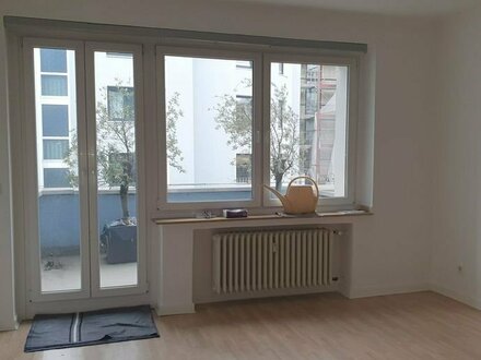 Ihr neue Zuhause am Hofgarten: 5 Zimmer-Wohnung zu vermieten!