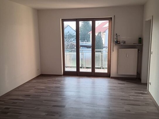 Helle 2-Zi. Wohnung mit EBK und Balkon in bester Lage