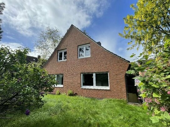 Freistehendes Einfamilienhaus mit großen Garten im friesischen Stil in Lank-Latum!