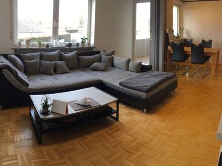 helle 3,5-Zimmer-Whg. mit EBK und Balkon