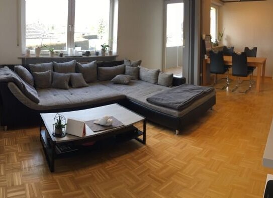 helle 3,5-Zimmer-Whg. mit EBK und Balkon