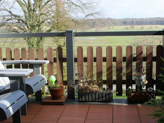 Traumhafter Fernblick auf die Stör plus eigenem Gartenteil mit Häuschen