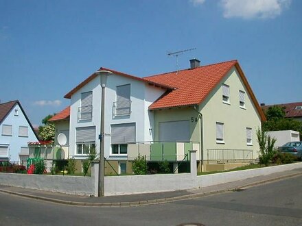 Sonnige Doppelhaushälfte mit Garten und Garage in Hambach