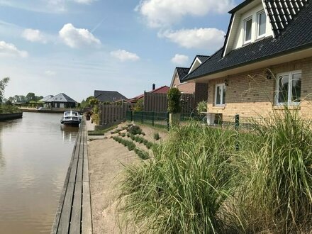 Exclusiv wohnen - Architektenhaus direkt am Wasser - mit Bootsanleger, Garten, Terrasse, Einbauküche, 3 Bäder, Gäste WC…