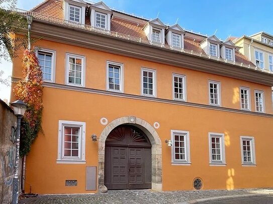 Attraktive Stadtwohnung mit Balkon und Aufzug