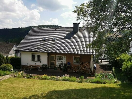 Wohnhaus mit vielen Möglichkeiten und großer Wiese in Bad Berleburg-Aue