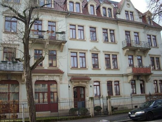 2-Zimmer-Wohnung mit Einbauküche und Balkon in Dresden-Striesen zu vermieten