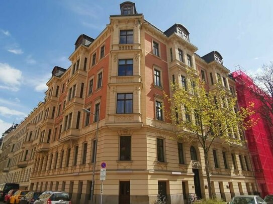 Gutbürgerliches Waldstraßenviertel - geräumige 3-Raum-Wohnung mit Kamin und Dachterrasse