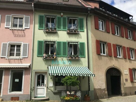 Gepflegtes Geschäftshaus mit Altstadt-Charme für Ladengeschäft/Einzelhandel oder Büros in STAUFEN