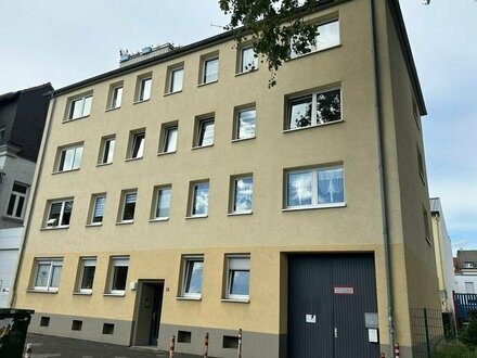 Renoviertes Mehrfamilienhaus mit neun Wohneinheiten und einem vermieteten Hofgebäude!