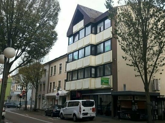 Großzügige Büro- oder Praxisäume (315 m²) im 1. OG in der Fußgängerzone von St. Ingbert, mit viel Laufkundschaft mit Au…