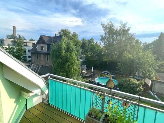 Wohntraum über zwei Etagen/ 2x Balkon /Einbauküche/ 2x Tageslichtbad/Echtholz Parkett/Carport