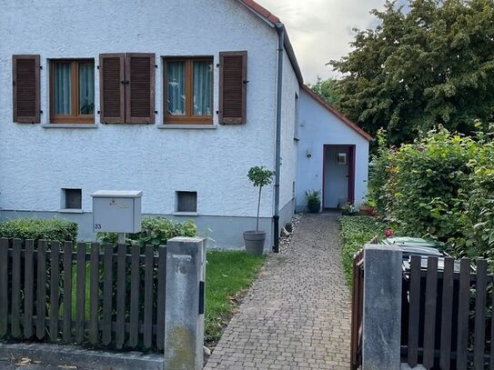 Doppelhaushälfte mit schönem Garten, für junge Familien in Offenbach / Tempelsee zu verkaufen !