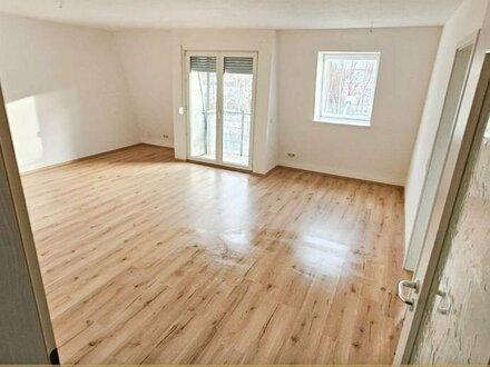 Tolle 2-Raum-Wohnung mit Balkon, bodentiefen Fenstern und TG-Stellplatz!