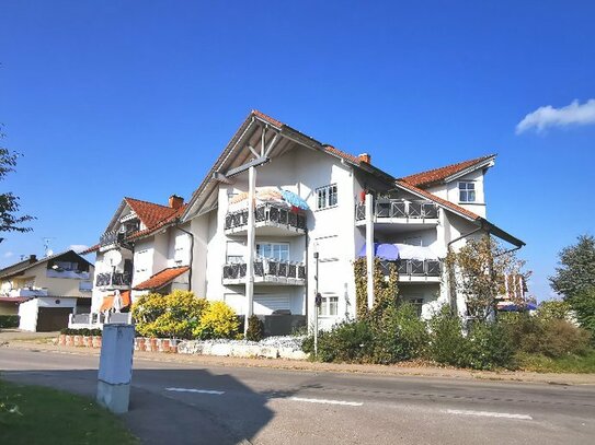 bezahlbare Wohnung im 1. OG mit Balkon und PKW Stellplatz.