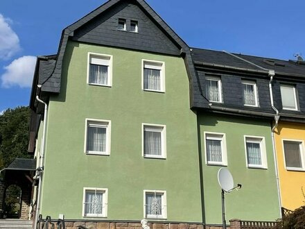 ATTRAKTIVES ZWEI-FAMILIENHAUS IN IDYLISCHER LAGE