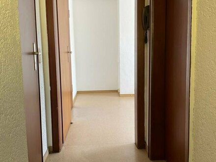 Kleine, gemütliche DG-Wohnung in ruhigem MFH mit 4 WE