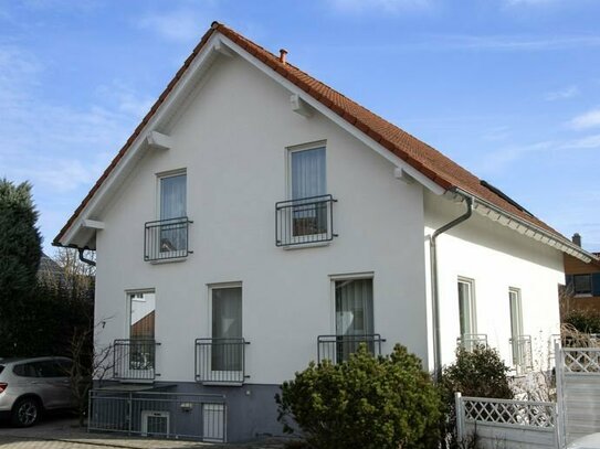 Ein Schmuckstück für Ihre Familie Einfamilienhaus mit Einliegerwohnung in bevorzugter Wohnlage