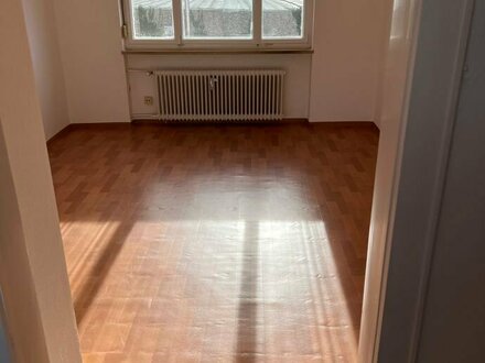 Geräumige, neu renovierte ein Zimmerwohnung ab 1.4.2024