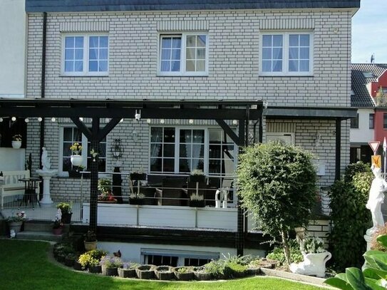 Attraktive Hauseinheit, vorderer Objektteil vermietet, mit Garten, Terrasse und Garage