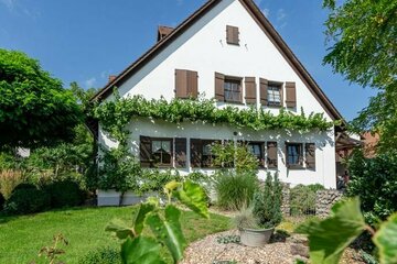 Einzigartig - Exklusives Einfamilienhaus mit schönem großen Garten in Veitsbronn