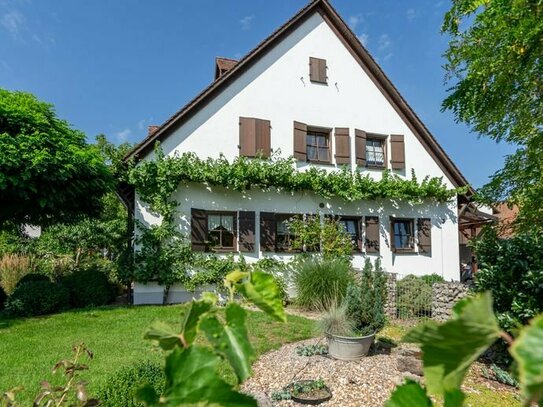 Einzigartig - Exklusives Einfamilienhaus mit schönem großen Garten in Veitsbronn