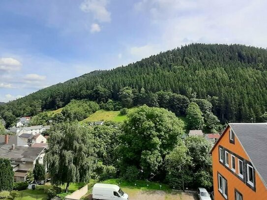 Balkon u. 2 Bäder, renovierte 4-Raum Wohnung!