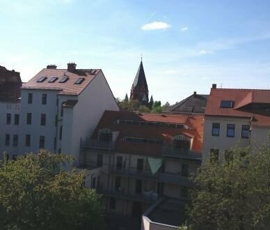 Ansprechende 2-Raum-Wohnung im DG mit EBK und Balkon in der Innenstadt. Stellplatz möglich