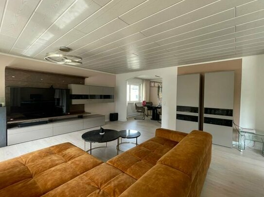 Renovierte Obergeschoss-Wohnung im Mehrfamilienhaus in ruhiger Lage (zu Vermieten ab 01.07.24)