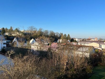 S-Bahn-nahe, hochwertige, ruhige, möblierte 4-Zimmer-Wohnung mit Balkon in Böblingen