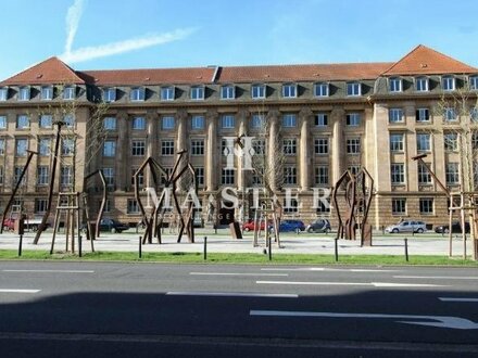 Attraktive Büroflächen im Altbau Palast zu vermieten