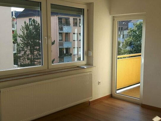 *RESERVIERT* / 2-Zimmer-Wohnung mit Loggia und Küchenzeile, Nürnberg, Stadtteil Rennweg (Top-Lage)