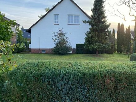 Geräumiges 2-Generationenhaus in ruhiger Lage von HH-Osdorf