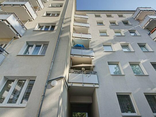 Attraktives Investment am Stuttgarter Platz: Vermietete 2-Zimmer-Wohnung mit Balkon und Aufzug