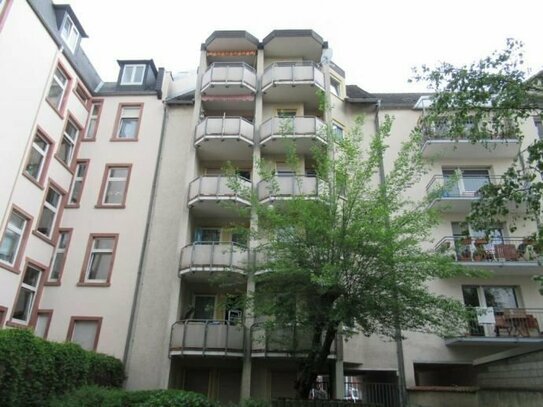 Frisch sanierte 1,5 Zimmer Wohnung in Seniorenwohnanlage in Frankfurt