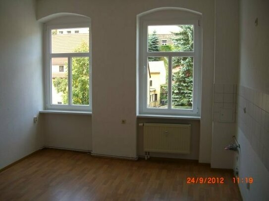 Tharandt , wunderschöne 2 Raum-Wohnung, zentrale Lage neben Sparkasse, neu renoviert. Auch für WG geeignet. ca. 65m²